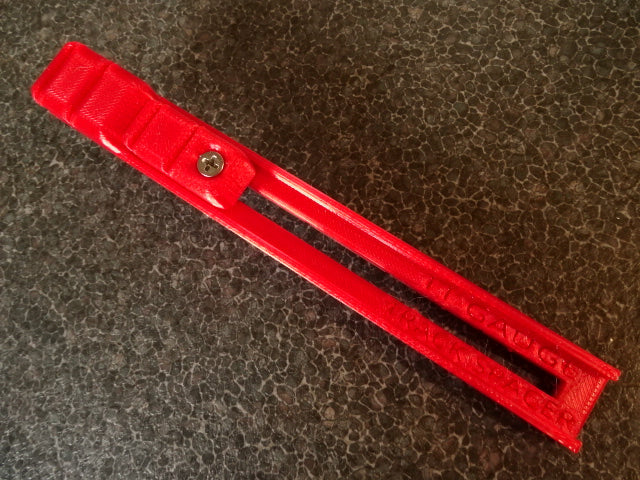 Adjustable track spacer alignment tool N and H0/00 gauge