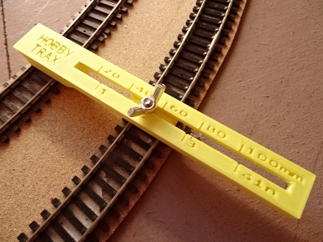 Adjustable track spacer alignment tool N and H0/00 gauge